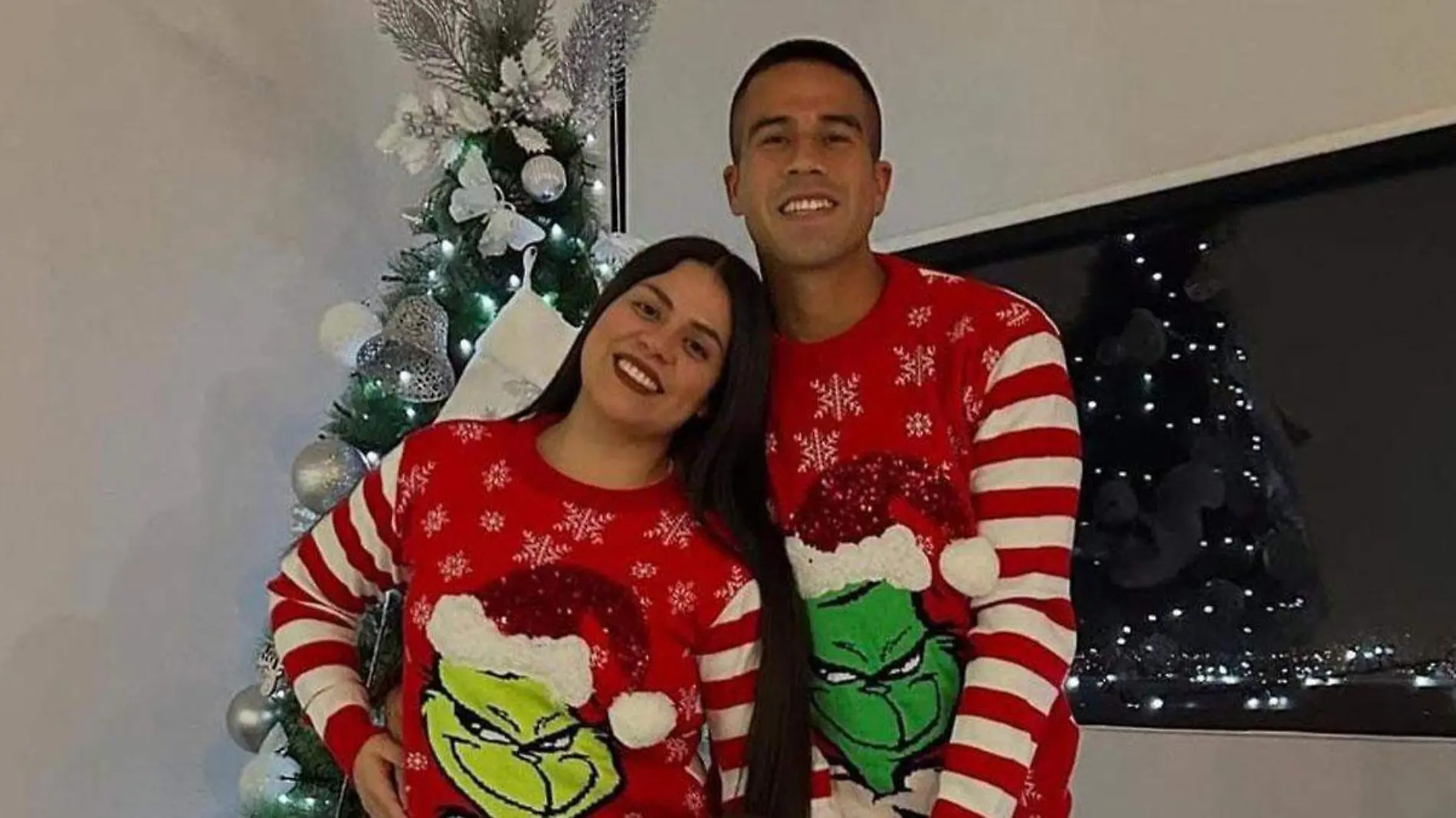 jugadores del CLub Puebla lucen outfit navideños